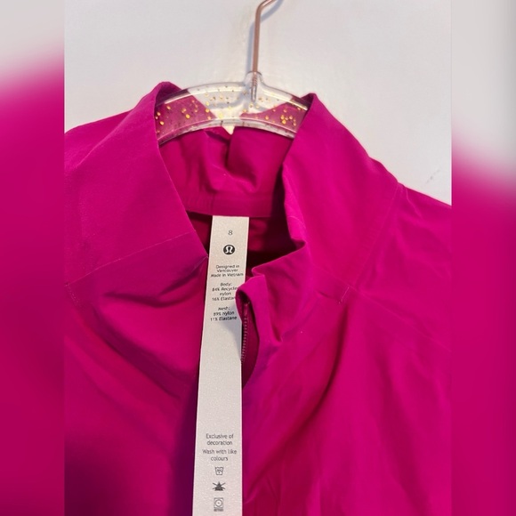 Lululemon Fast and Free
Windbreaker 
Ripened Raspberry $198 Size 8 Like New - Picture 5 of 7